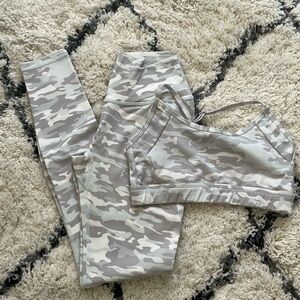 Alphalete white camo leggins/ sports bra SET